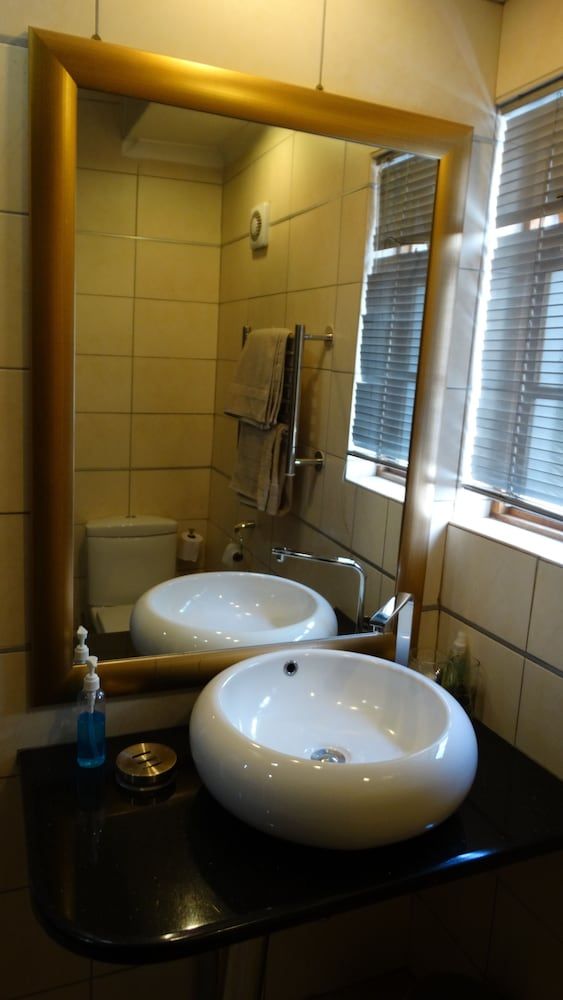 Sleepers Villa Executive Twin Room 6