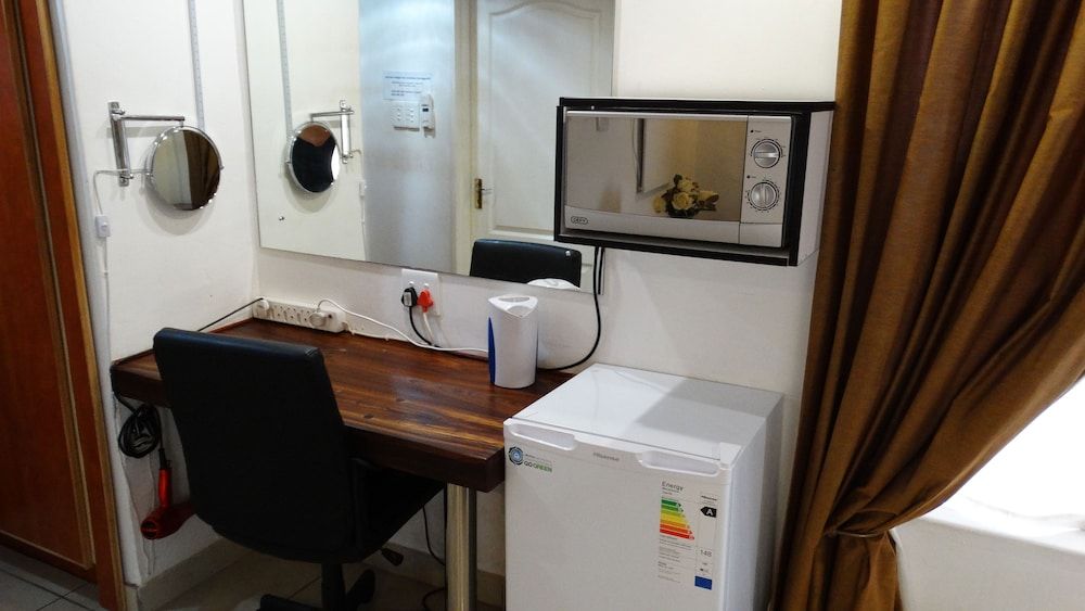 Sleepers Villa Executive Twin Room 12