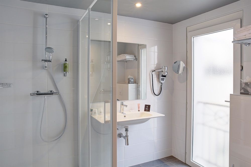 Best Western Citadelle Superior Room, 1 King Bed, Non Smoking (Twin bed on request) 5