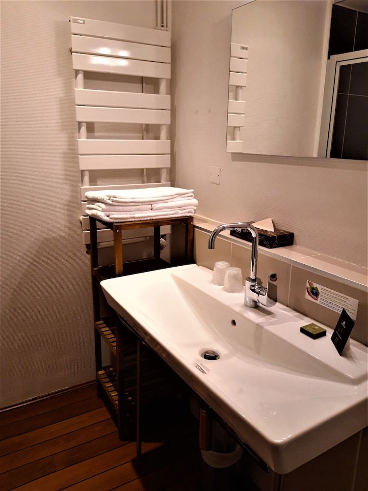 Best Western Citadelle Classic Room, 1 Queen Bed, Non Smoking 11