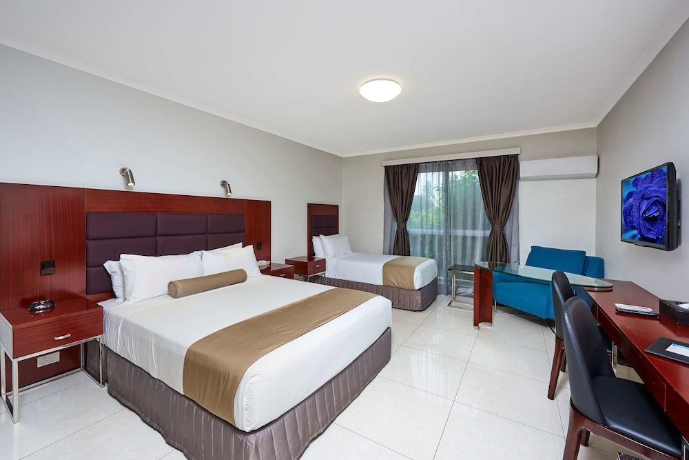 Best Western Casula Motor Inn Deluxe Room, Multiple Beds, Non Smoking