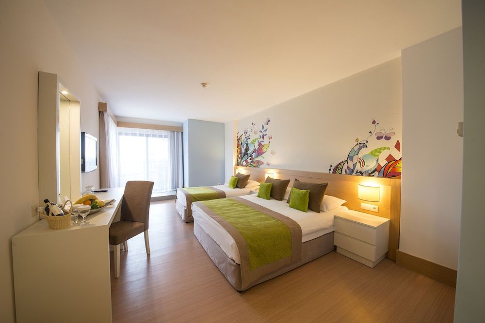 Deluxe Room (2 Adults 2 Children)