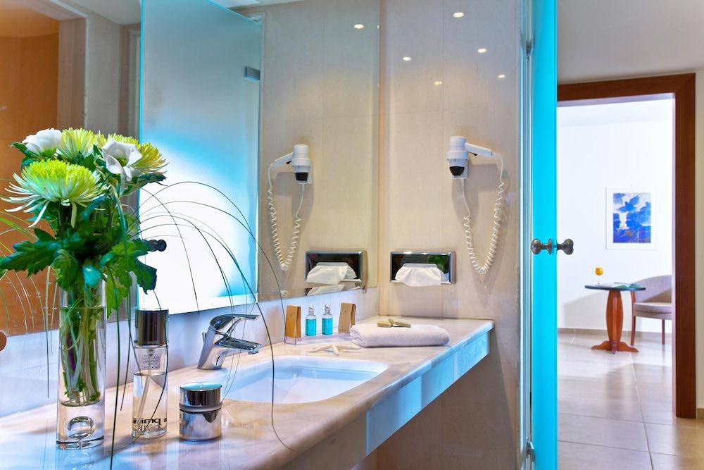 Double or Twin Room, Partial Sea View