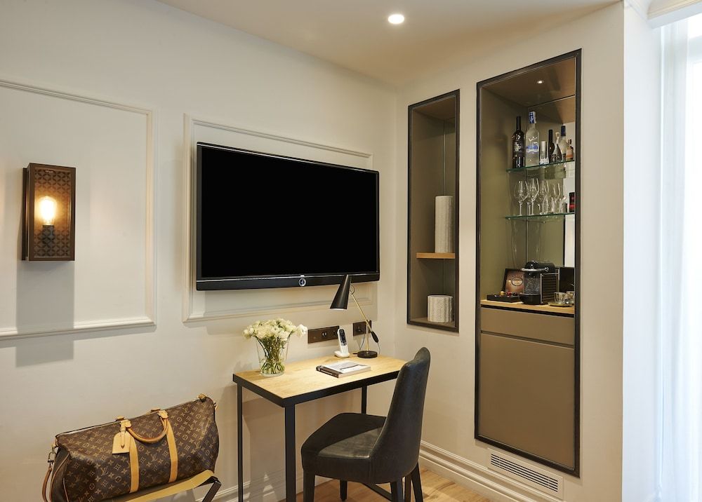 Serras Barcelona Superior Room (Ciutat Vella View) 6