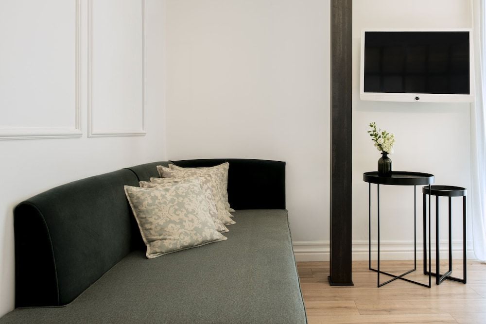 Serras Barcelona Deluxe Room (Grand Deluxe, Ciutat Vella View) 7