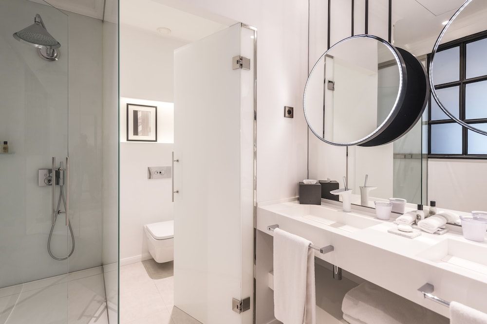 Serras Barcelona Deluxe Room (Grand Deluxe, Ciutat Vella View) 5