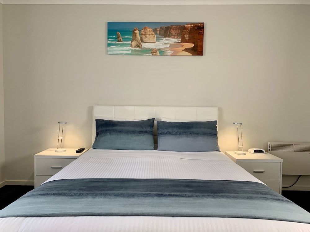 Apollo Bay Waterfront Motor Inn Two Bedroom Apartment - Ocean View 4