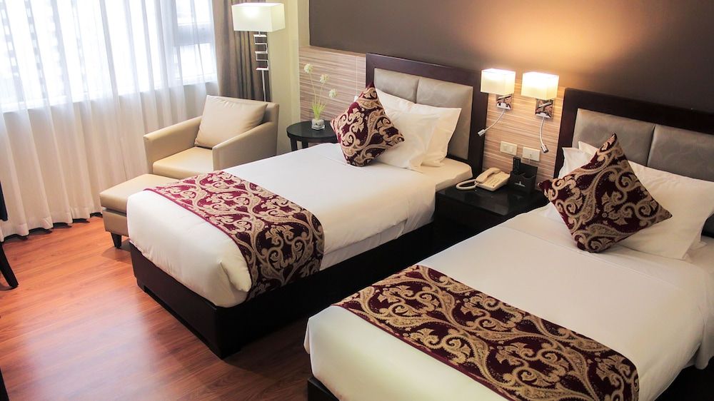 Brentwood Suites Superior Room 3