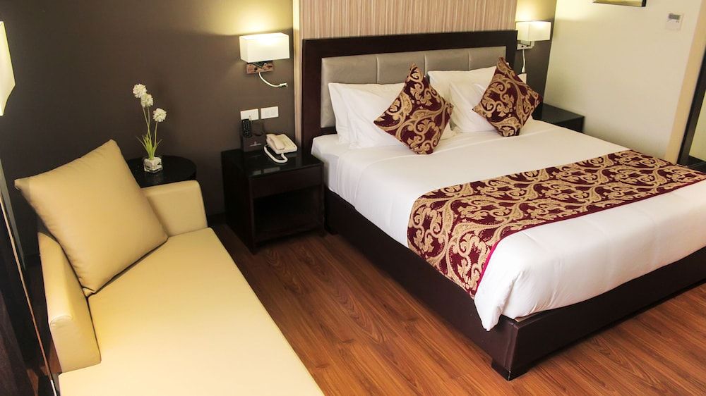 Brentwood Suites Premiere King 2