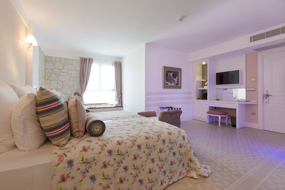 Cella Boutique Hotel & SPA Honeymoon Suite (Jacuzzi)