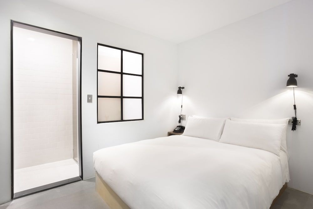 Small Double, Windowless