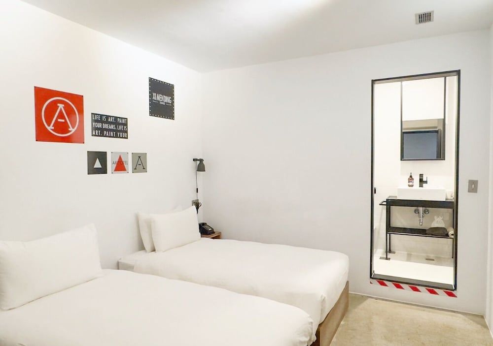Medium loft twin, Windowless
