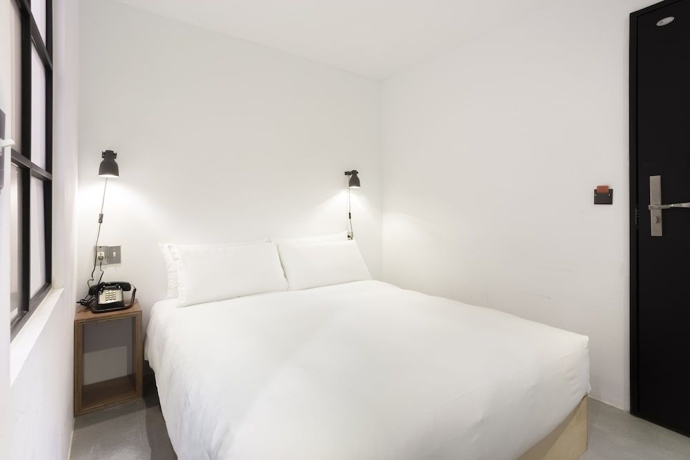 Small Double, Windowless