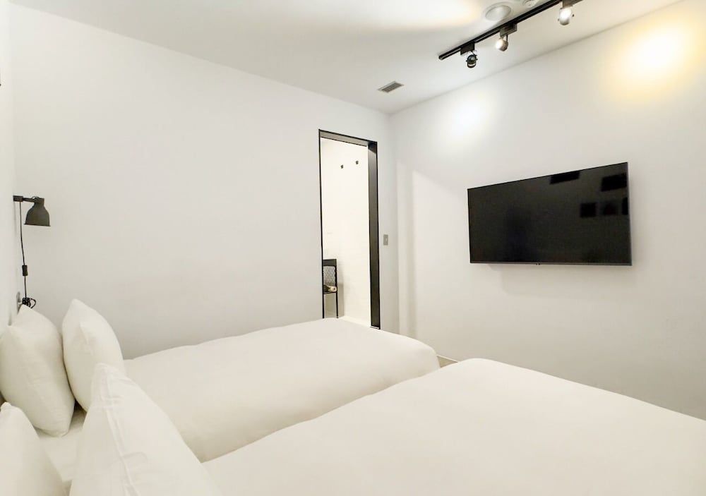 Medium loft twin, Windowless