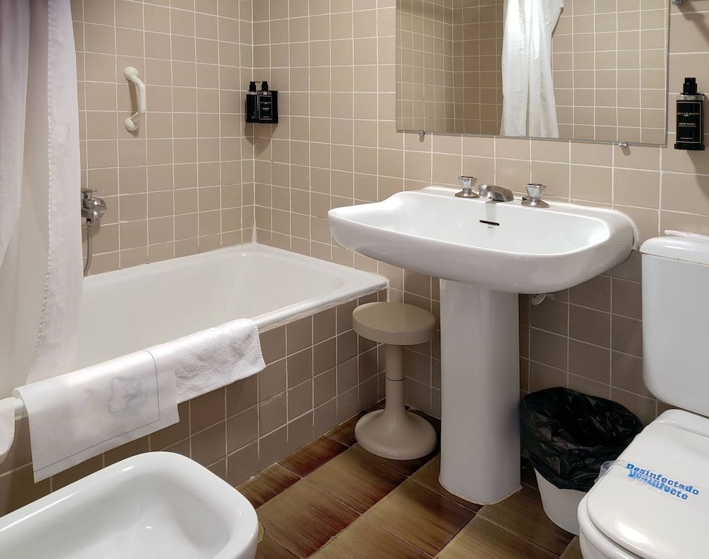 Hotel Porto Single Room 5