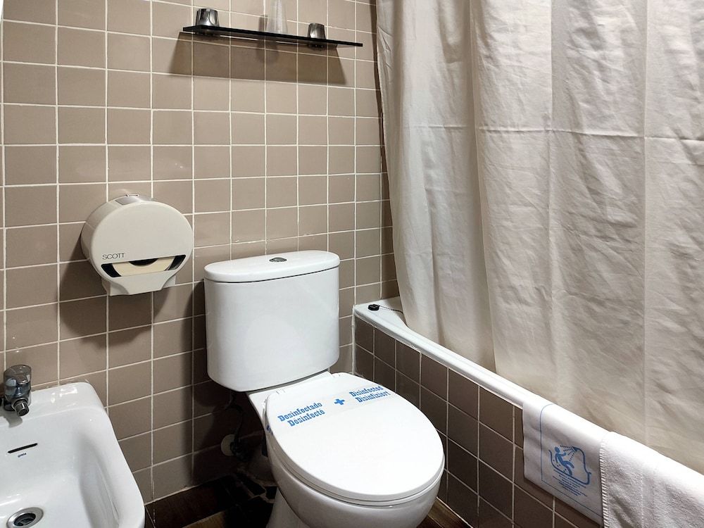 Hotel Porto Quadruple Room 7