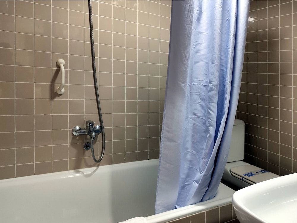 Hotel Porto Triple Room 8