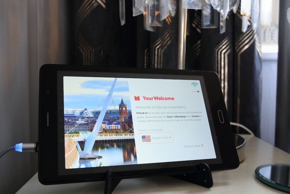 Elagh View Bed & Breakfast Family Room, 2 Double Beds 8