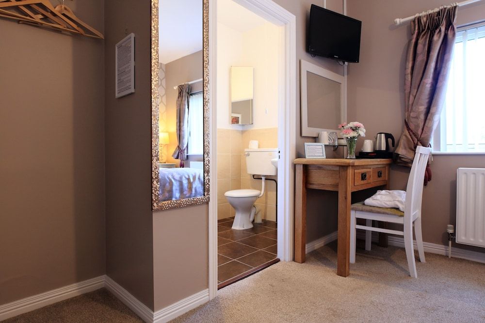 Elagh View Bed & Breakfast Family Room, 2 Double Beds 7