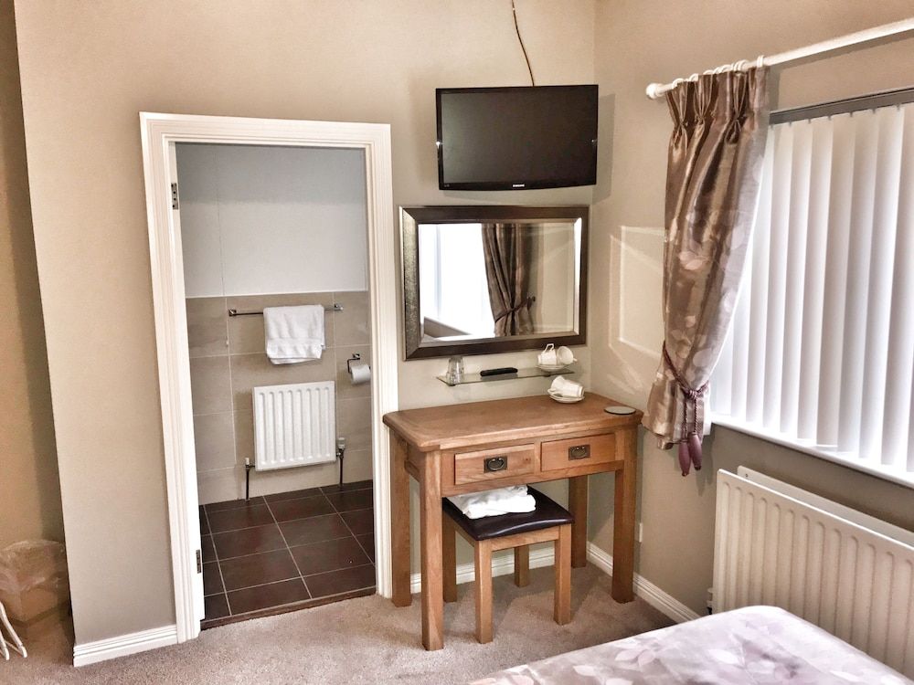 Elagh View Bed & Breakfast Family Room, 2 Double Beds 5