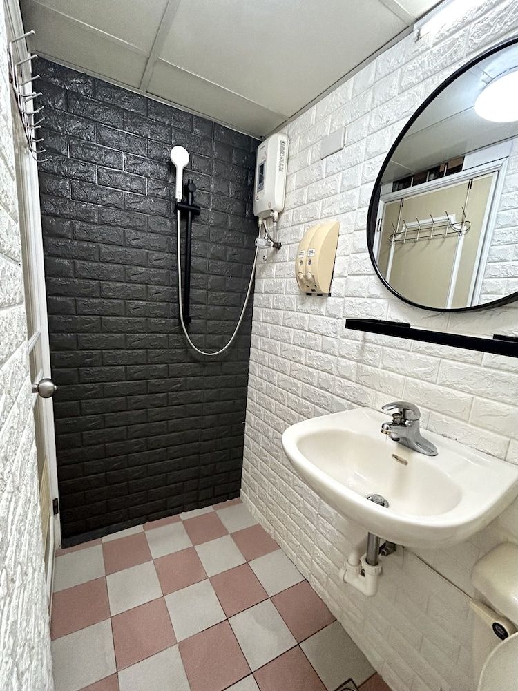 Ximen Triple Tiger Hostel Family Room for 5 9