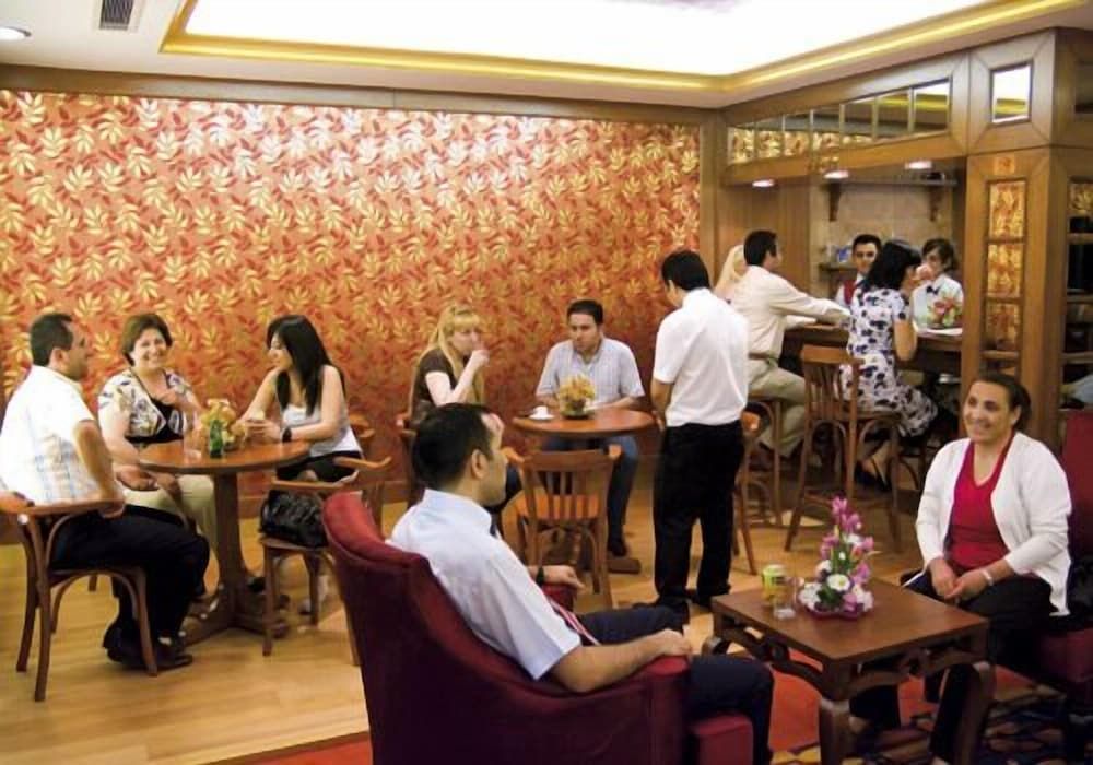 undefined Hotel Linda 9