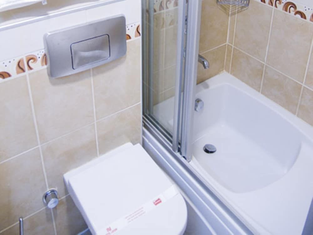 Hotel Linda Double Room 2