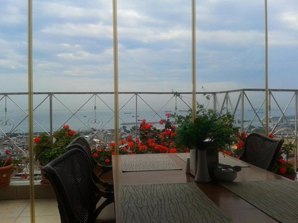 undefined Hotel Linda 8