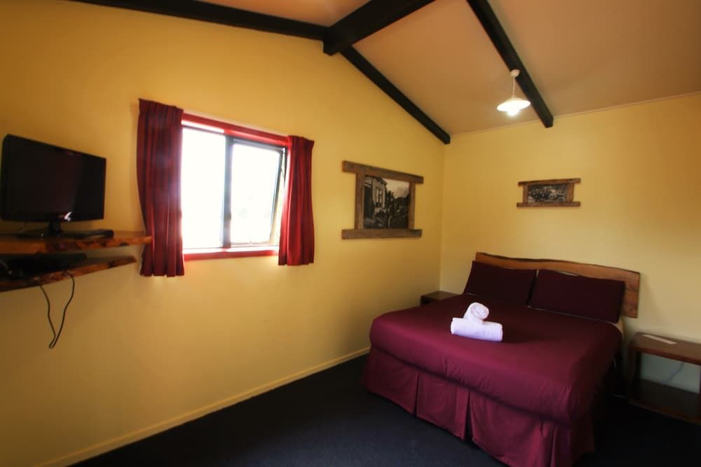 Chateau Backpacker & Motels Deluxe Double Room, Ensuite 2