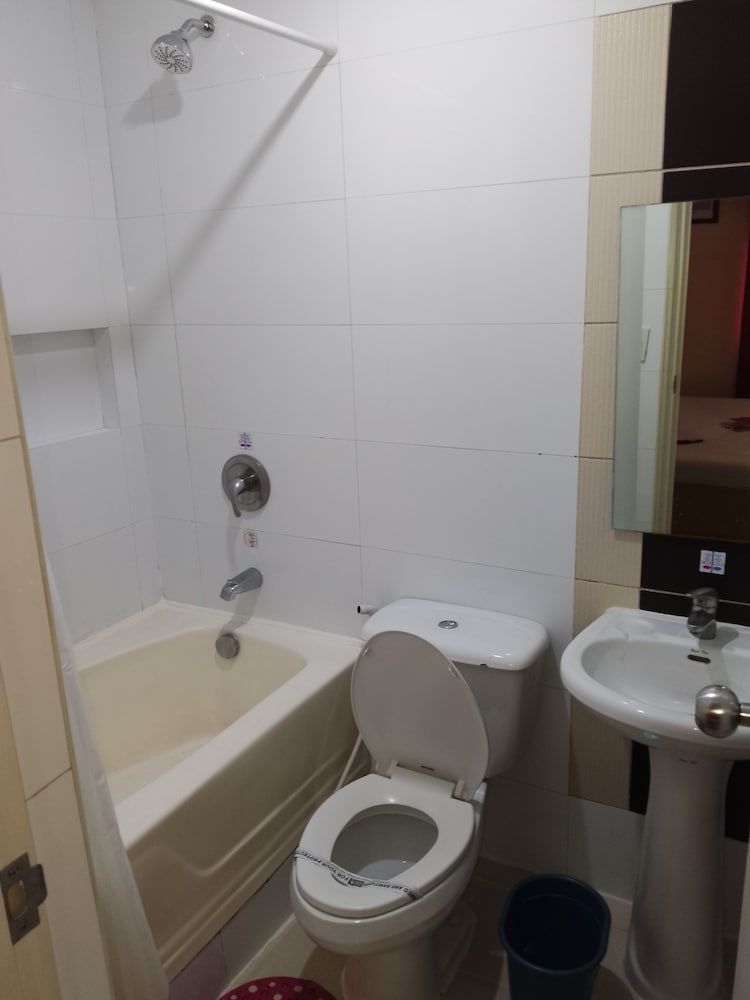 Hotel Sogo EDSA Harrison Deluxe Room 4