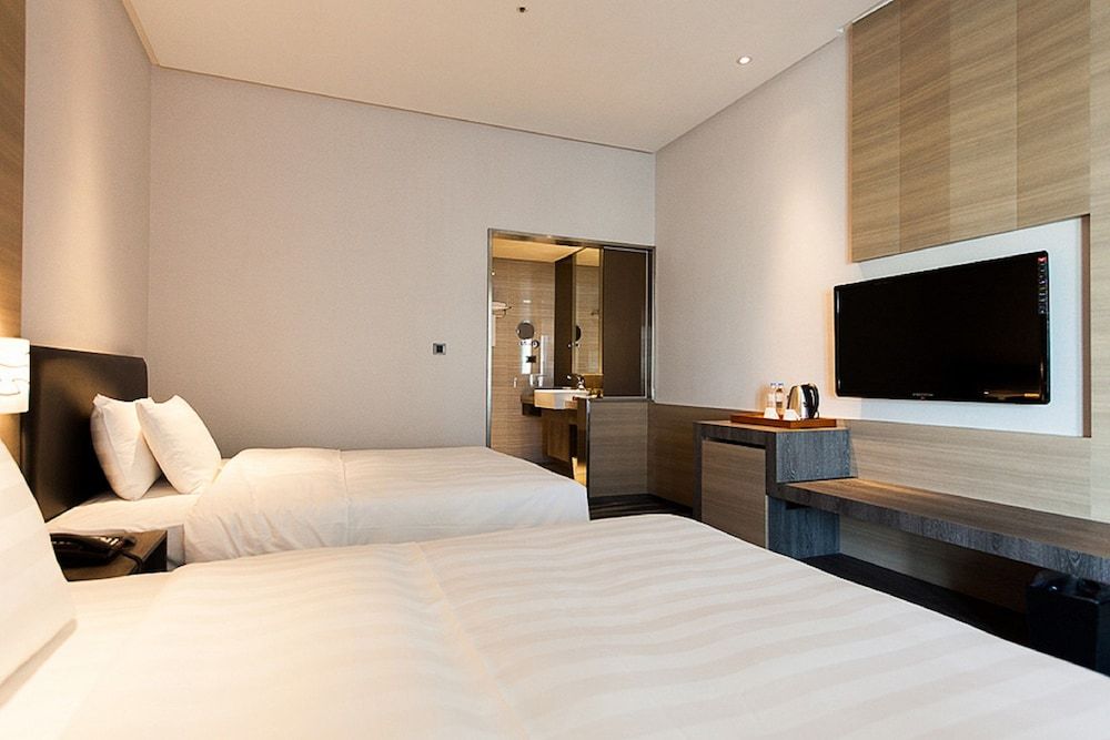 Twin Room with City View