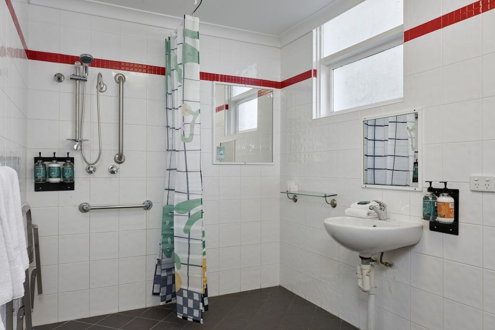 Baileys Motel Twin Room 5