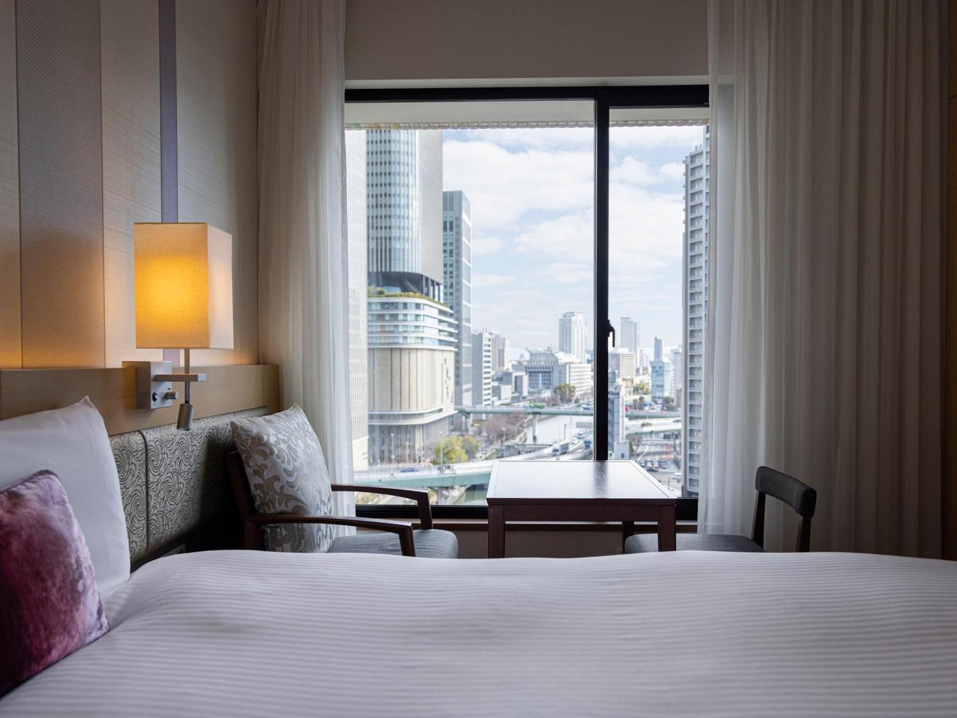 Standard - 1 Queen Bed with River View, Smoking