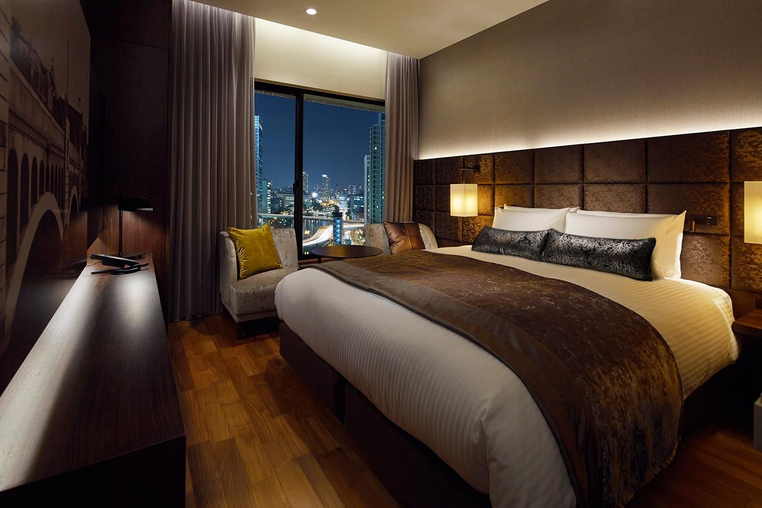 Superior - 1 Queen Bed,River View with Lounge Access
