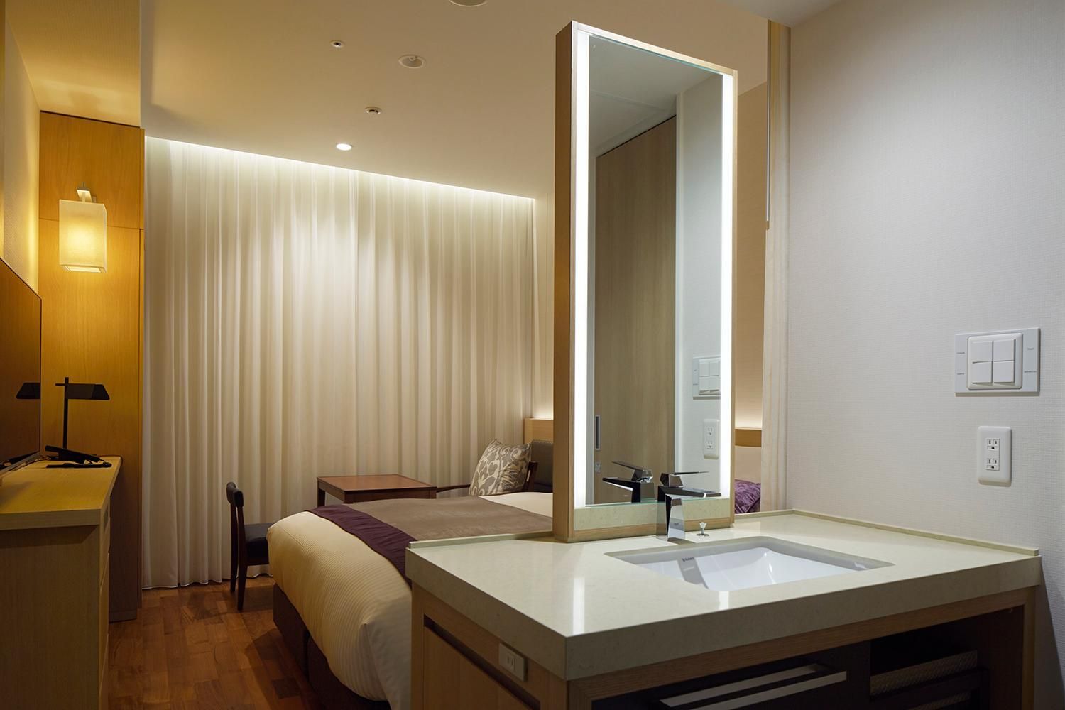 Standard - 1 Queen Bed
