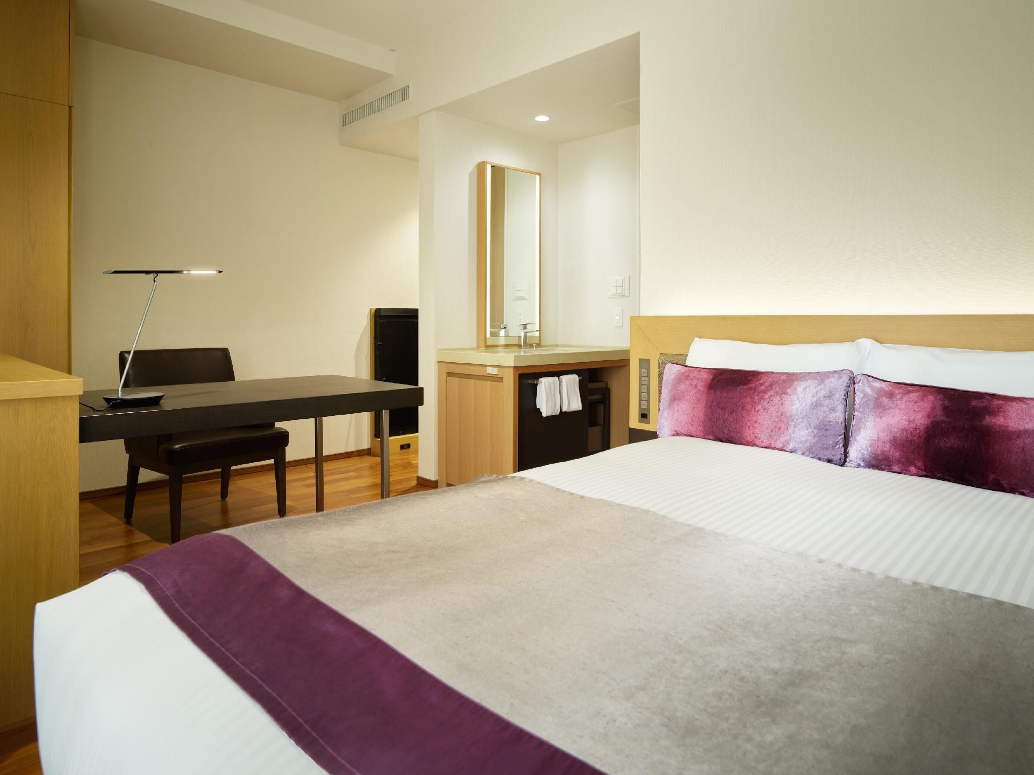 Standard - 1 Double Bed with Bathtub, Smoking