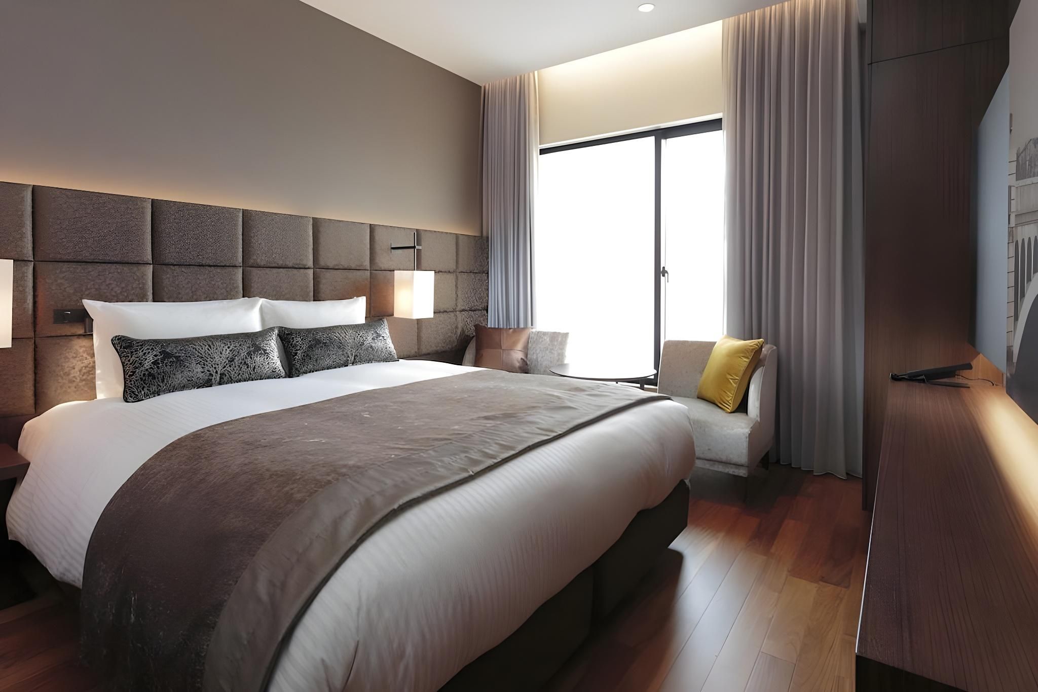 Superior - 1 Queen Bed with Lounge Access