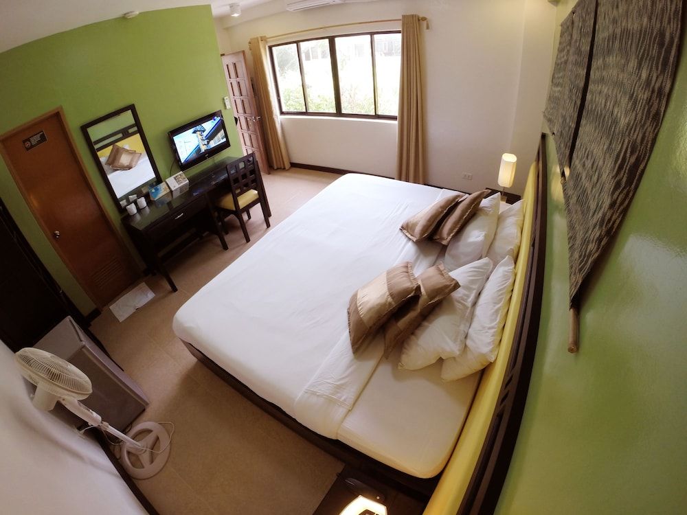 Residencia Boracay Deluxe Room 3