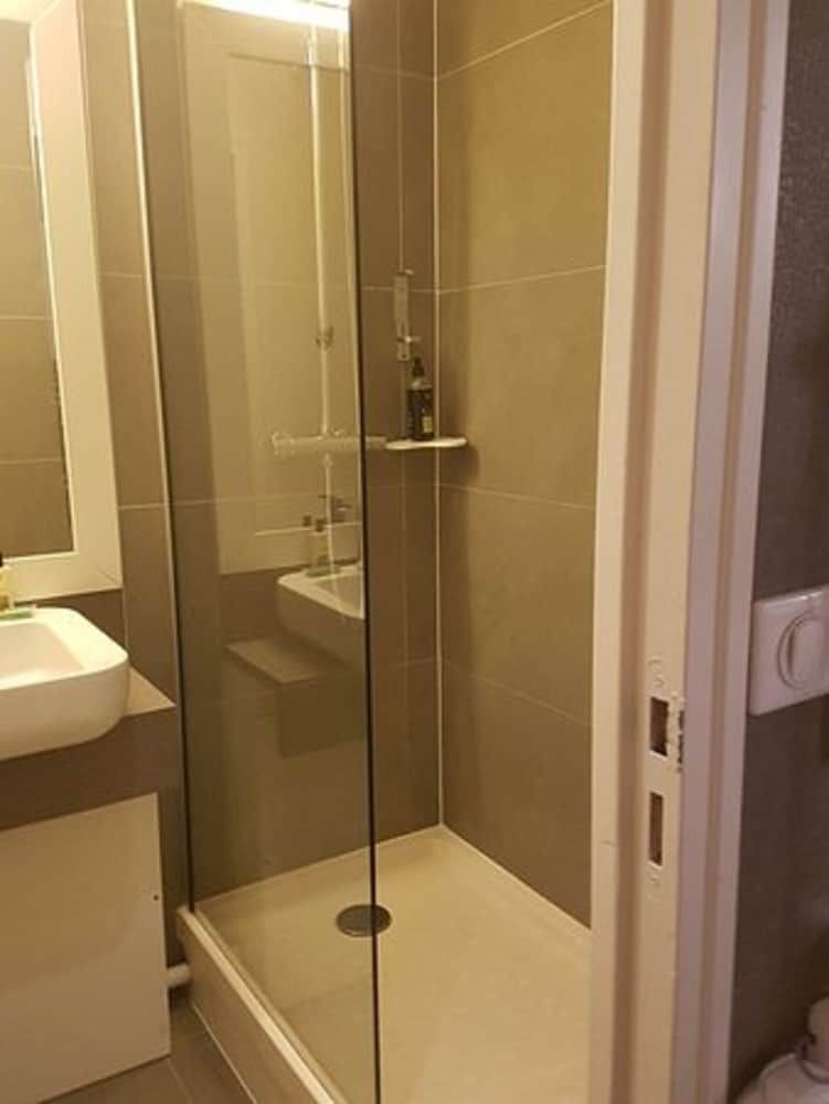 Best Western Hotel Le Montparnasse Classic Room, 2 Twin Beds, Non Smoking 9