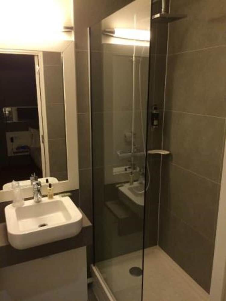 Best Western Hotel Le Montparnasse Classic Room, 2 Twin Beds, Non Smoking 8