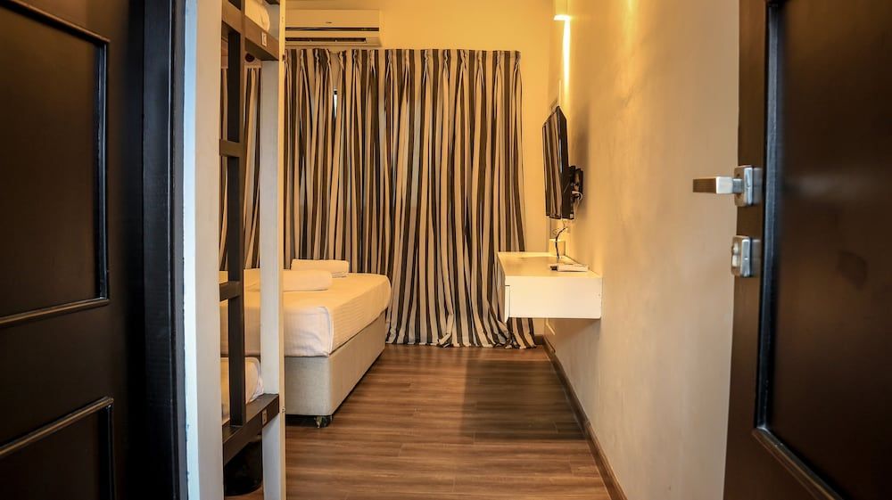 Clock Inn Colombo Family Quadruple Room 3