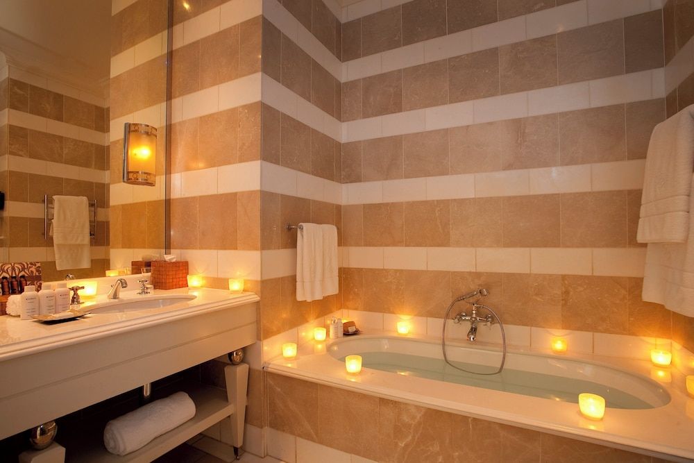 The Oyster Box Luxury Sea Facing Room (King/Twin) 10