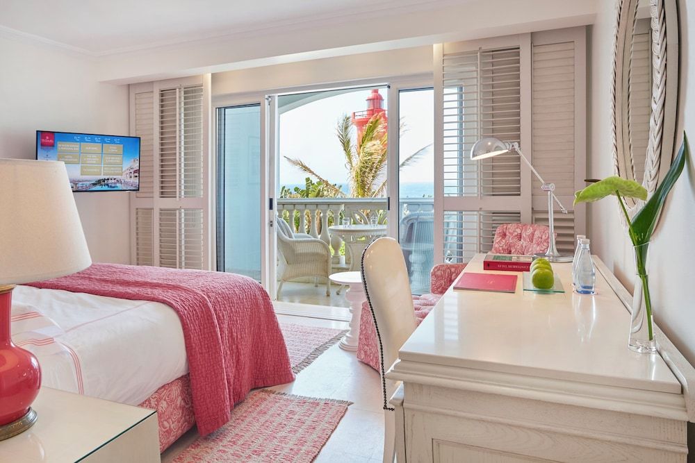 The Oyster Box Luxury Sea Facing Room (King/Twin) 8