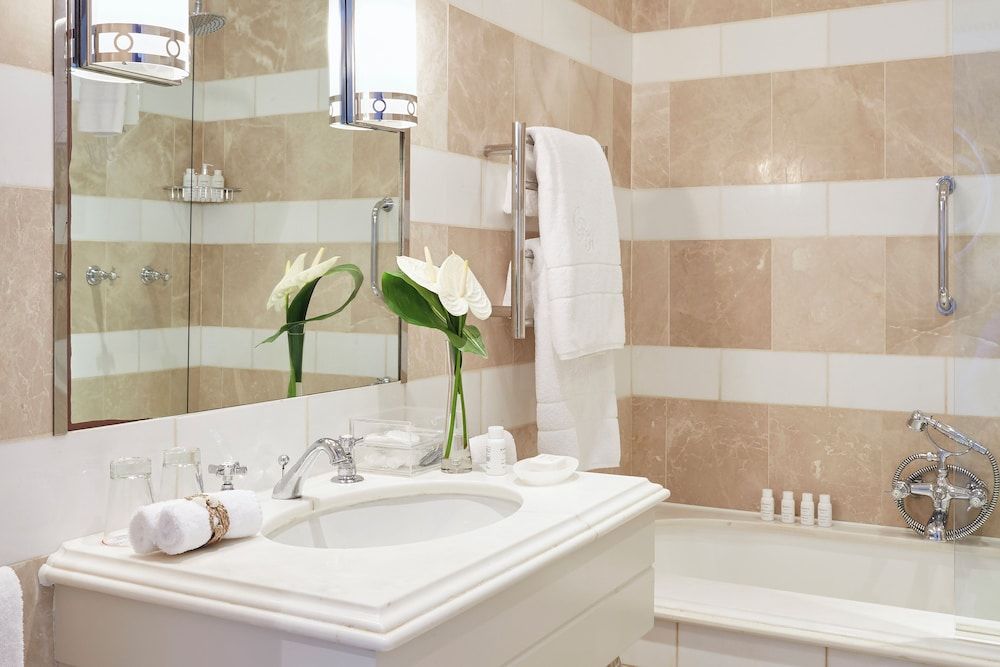 The Oyster Box Classic Sea Facing Room (King/Twin) 7