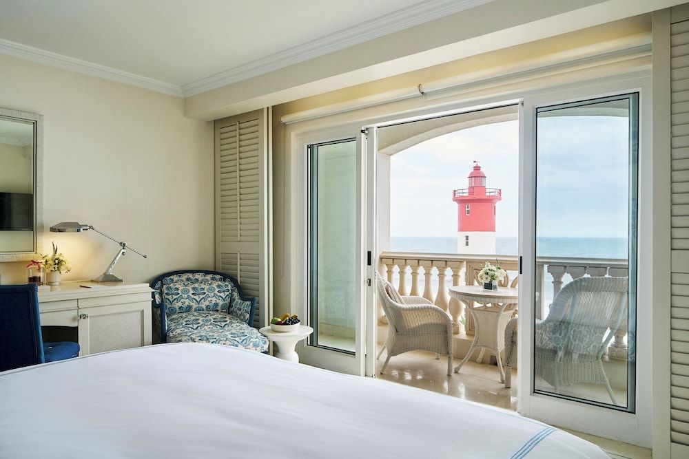 The Oyster Box Luxury Sea Facing Room (King/Twin) 6