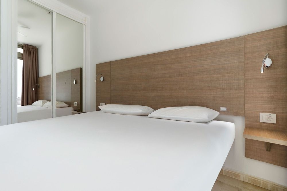 Servatur Altamar Classic Two Bedroom Apartment with Balcony and Sea View  4 Adults 3