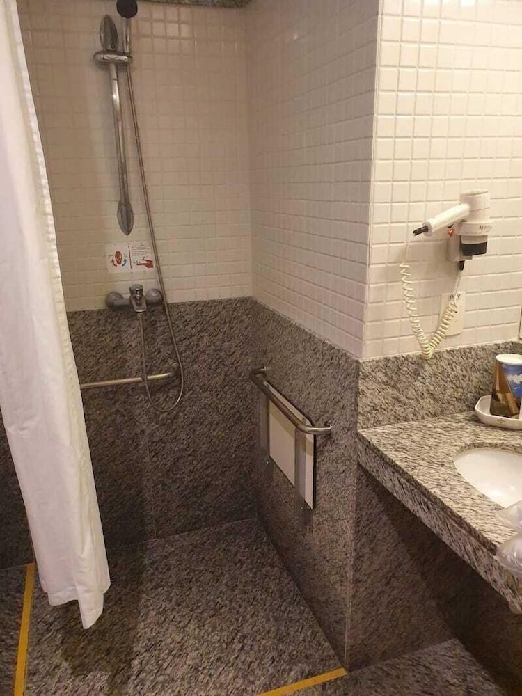 Golden Tower Pinheiros by Fênix Hotéis Basic Twin Room 4