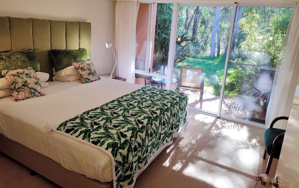 Luxury Room, 1 King Bed, Garden View (Ellenbrook)