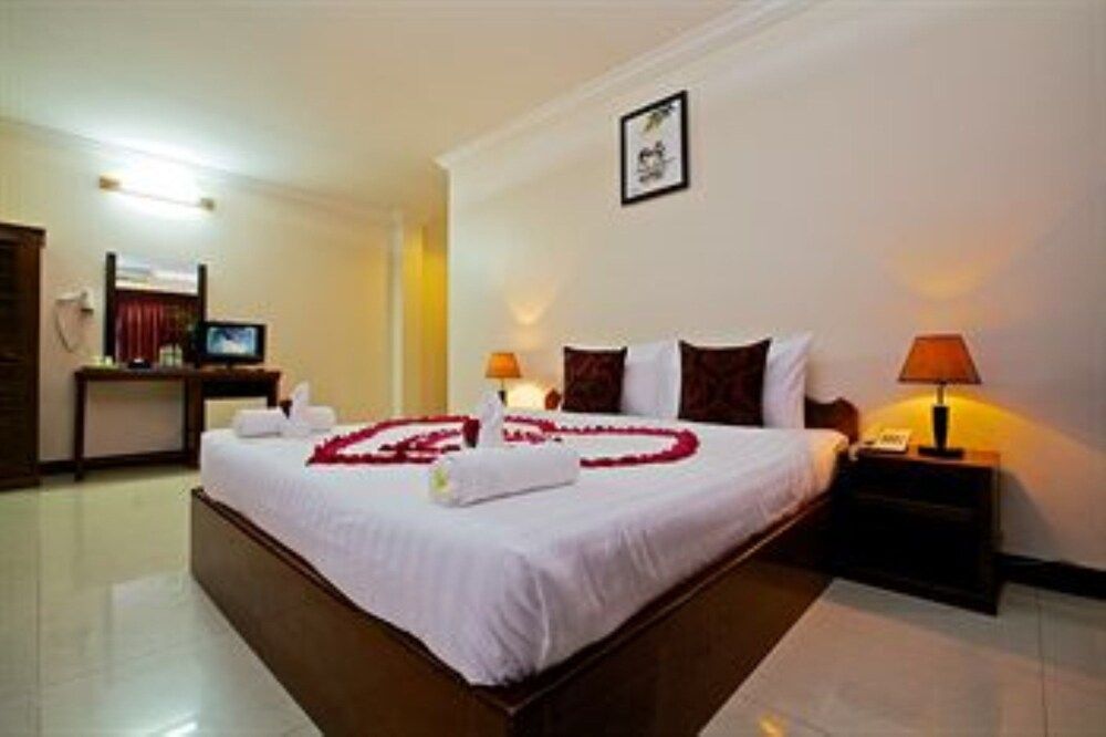 Deluxe Double Room - Free 02 Way Airport Transfers