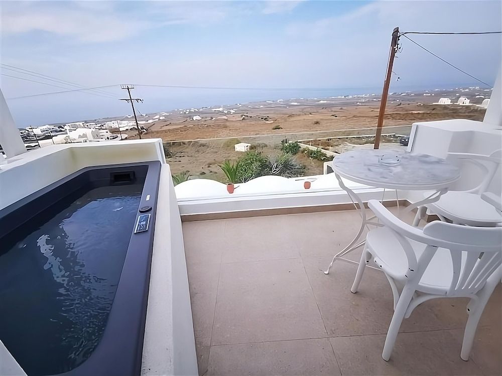Muses Cycladic Suites Luxury Loft (Seasonal Hot Tub) 9